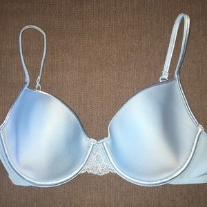 Victoria’s Secret 34D bra
